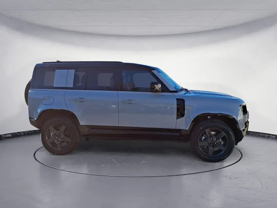 Land Rover Defender - Thumbnail 5