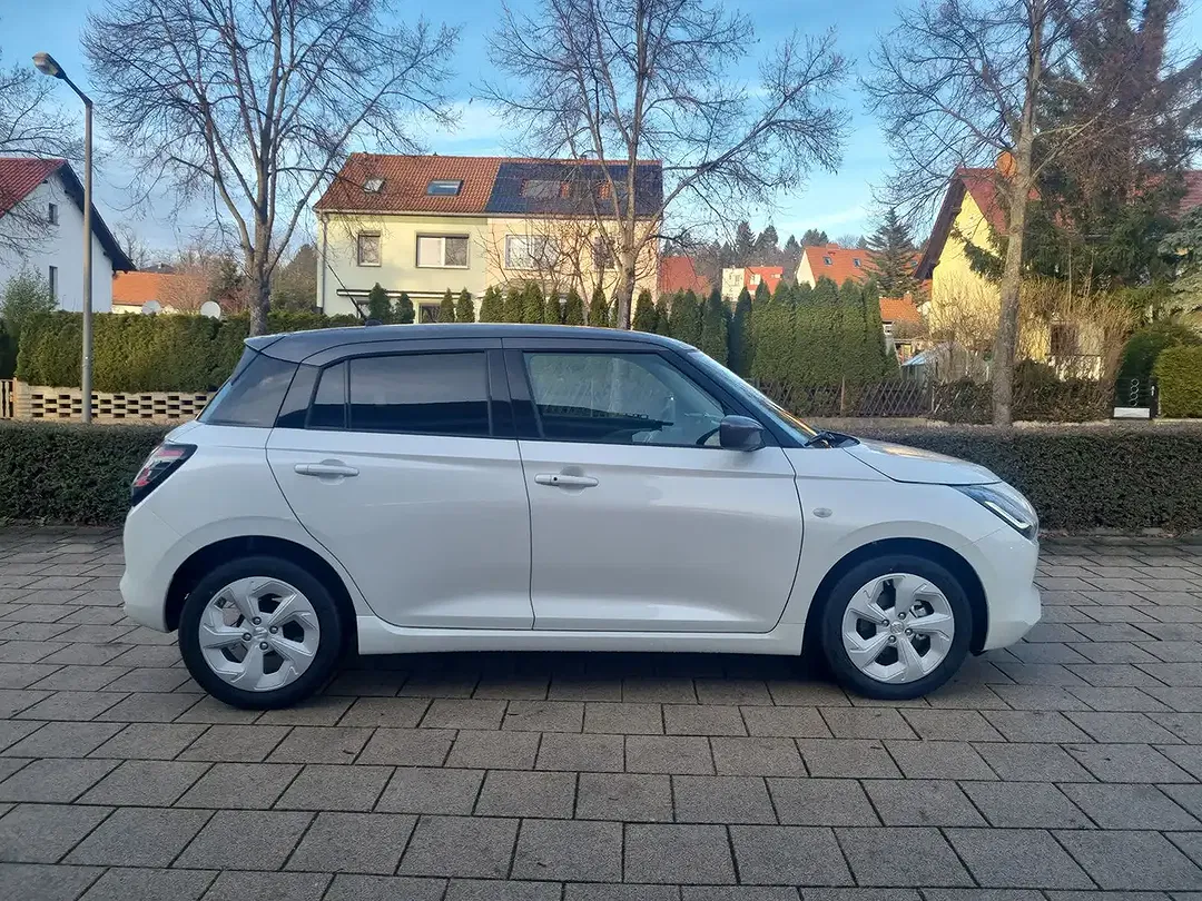 Suzuki Swift - Thumbnail 5