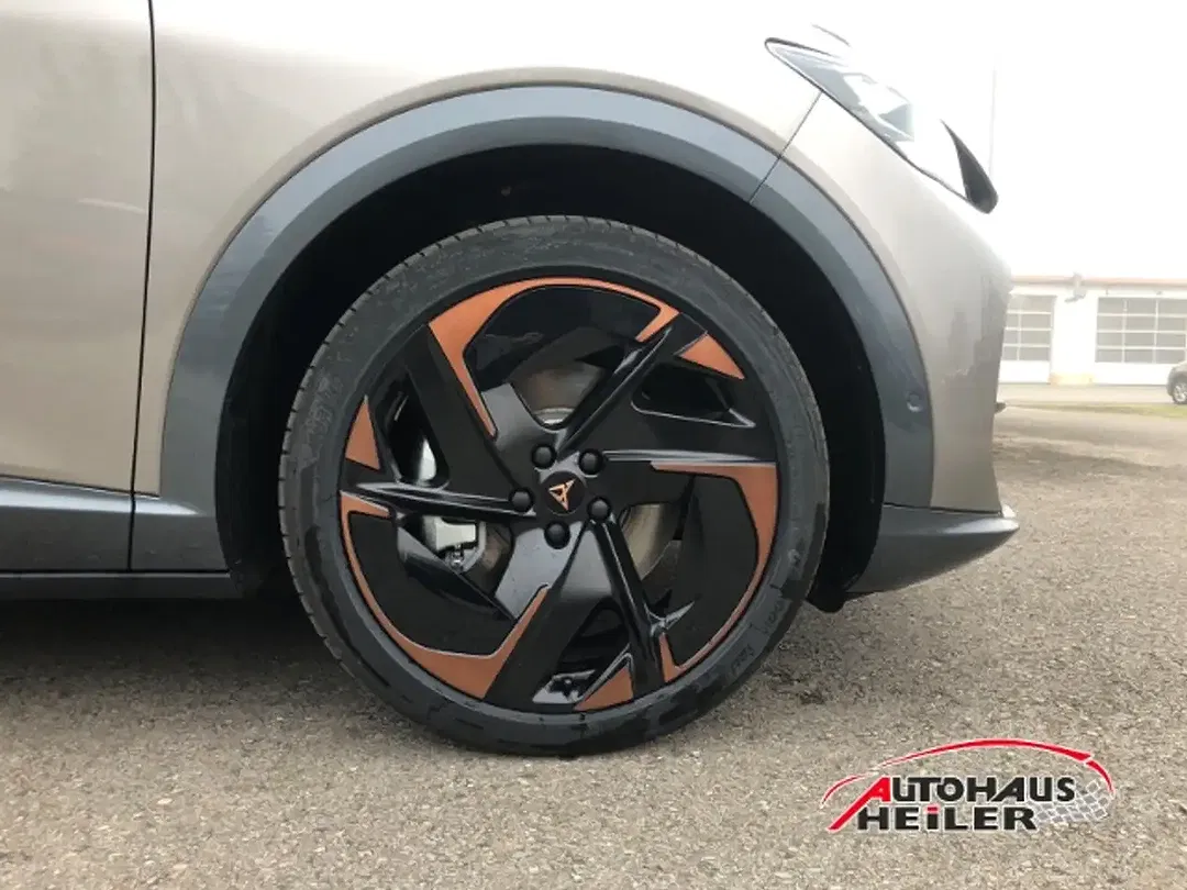 CUPRA Tavascan - Thumbnail 5