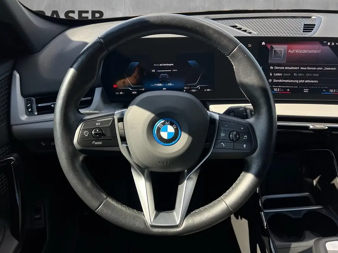 BMW iX1 - Thumbnail 10