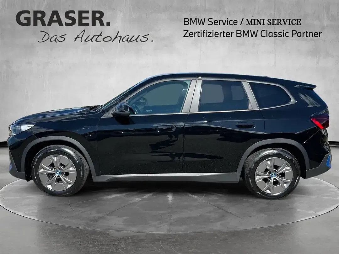 BMW iX1 - Thumbnail 2