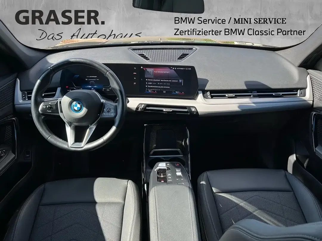 BMW iX1 - Thumbnail 4