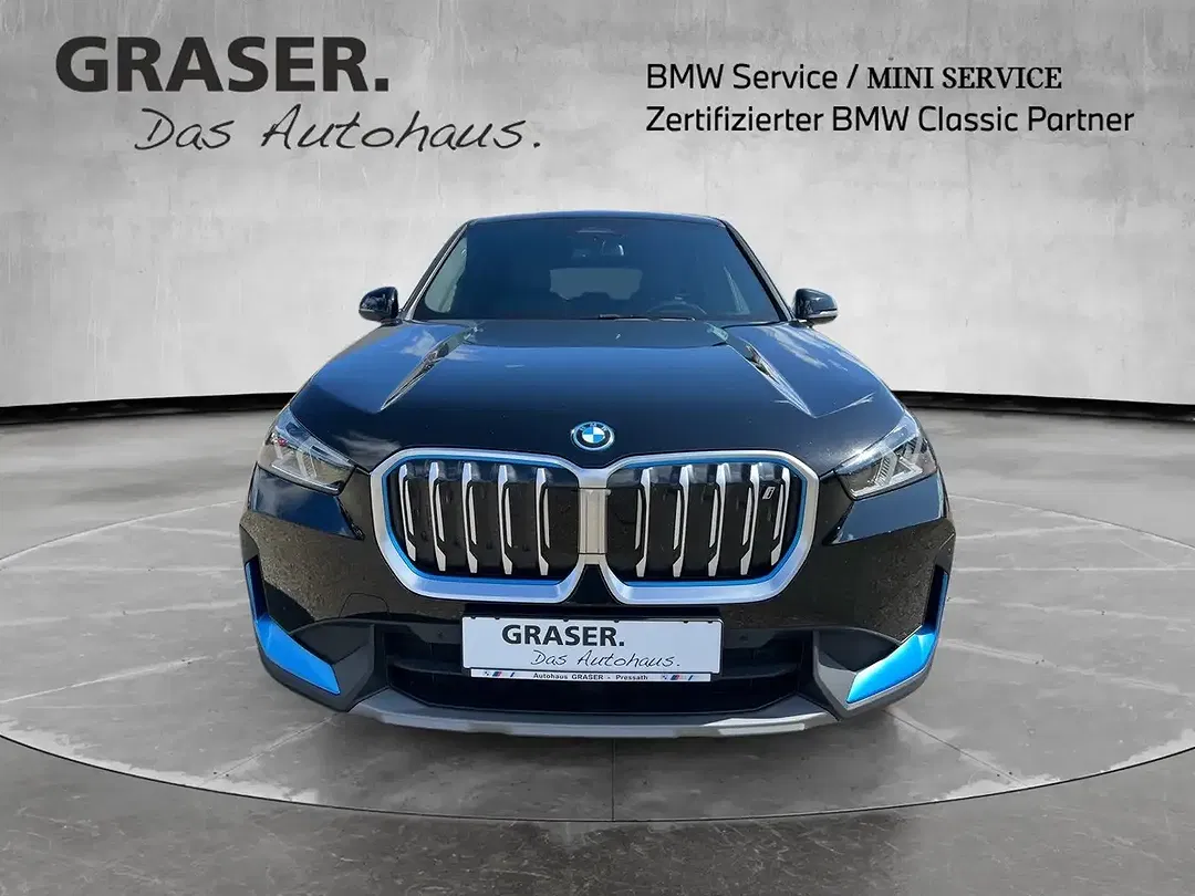 BMW iX1 - Thumbnail 9