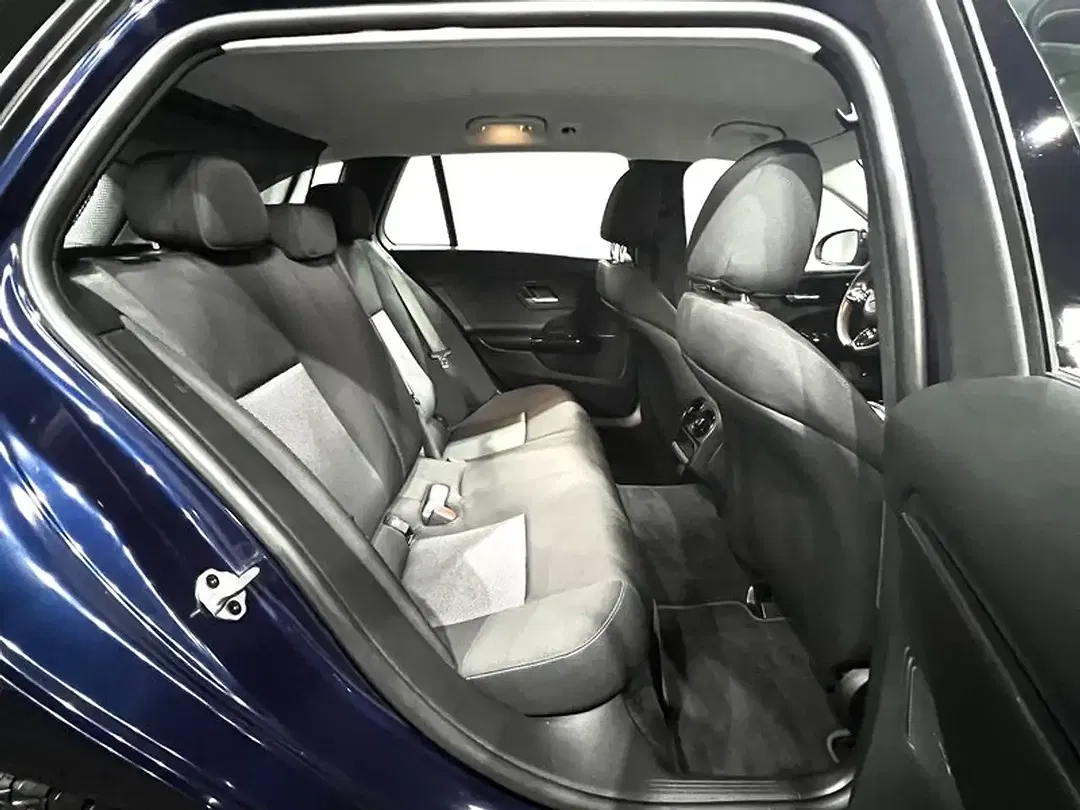 Mercedes-Benz C 300 - Thumbnail 10