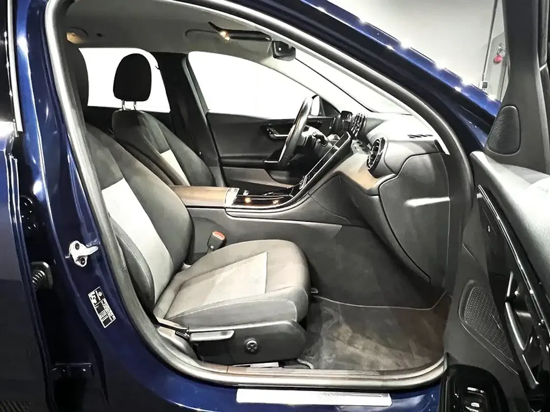 Mercedes-Benz C 300 - Thumbnail 9