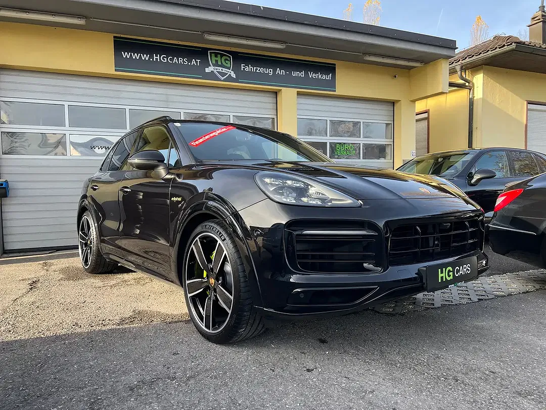 Porsche Cayenne - Thumbnail 2