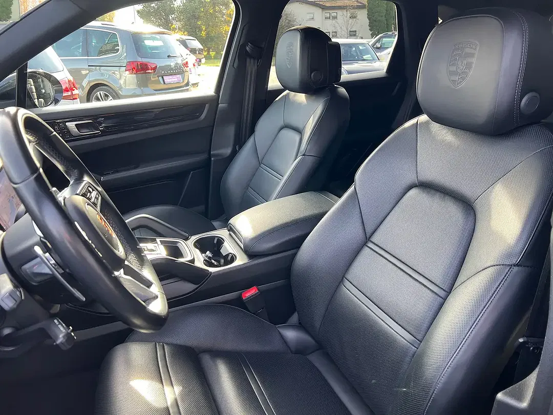 Porsche Cayenne - Thumbnail 5