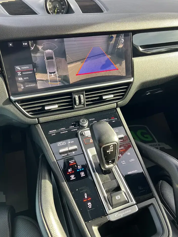 Porsche Cayenne - Thumbnail 6