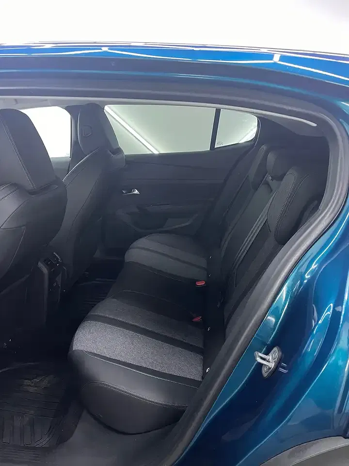 Peugeot 408 - Thumbnail 8