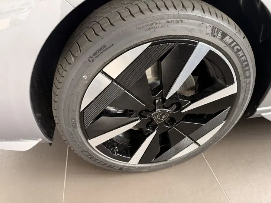 Peugeot 308 - Thumbnail 4