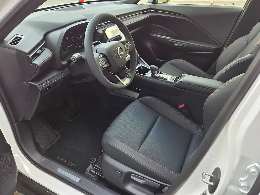 Lexus LBX - Thumbnail 6