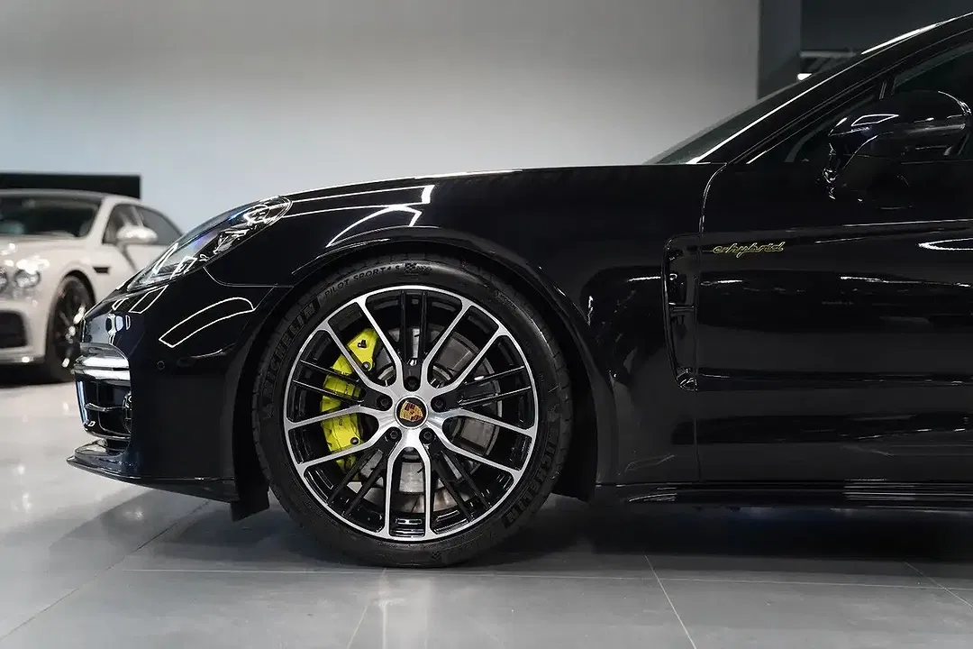 Porsche Panamera - Thumbnail 4