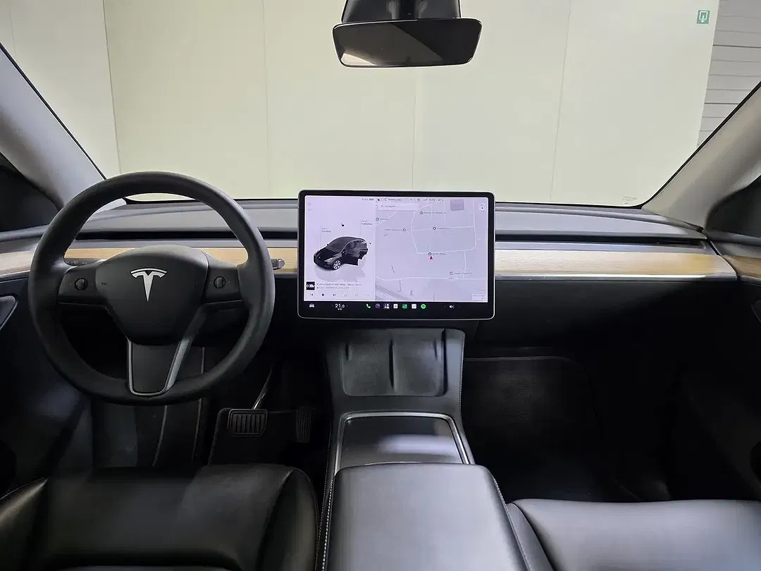 Tesla Model Y - Thumbnail 12