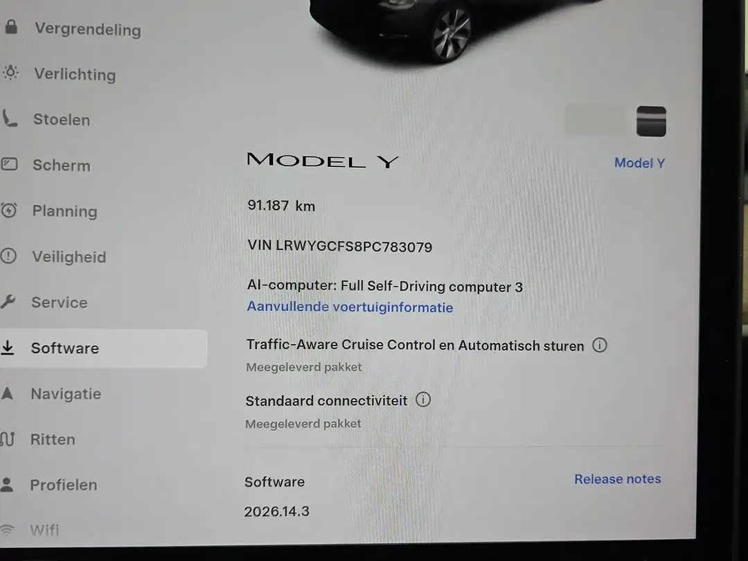 Tesla Model Y - Thumbnail 26