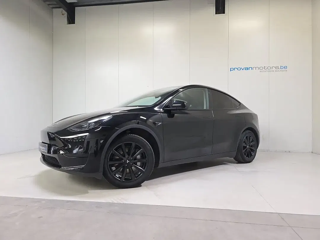 Tesla Model Y - Thumbnail 4