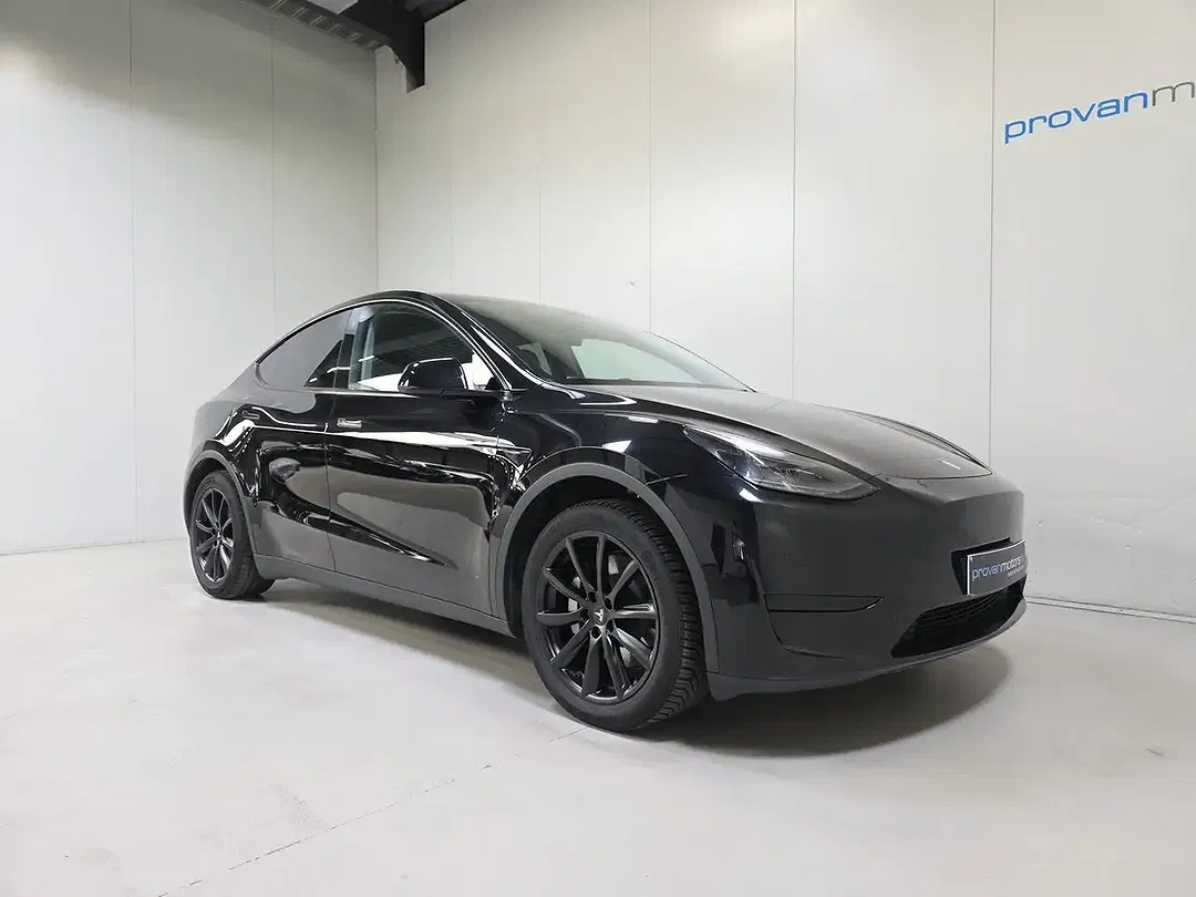 Tesla Model Y - Thumbnail 5