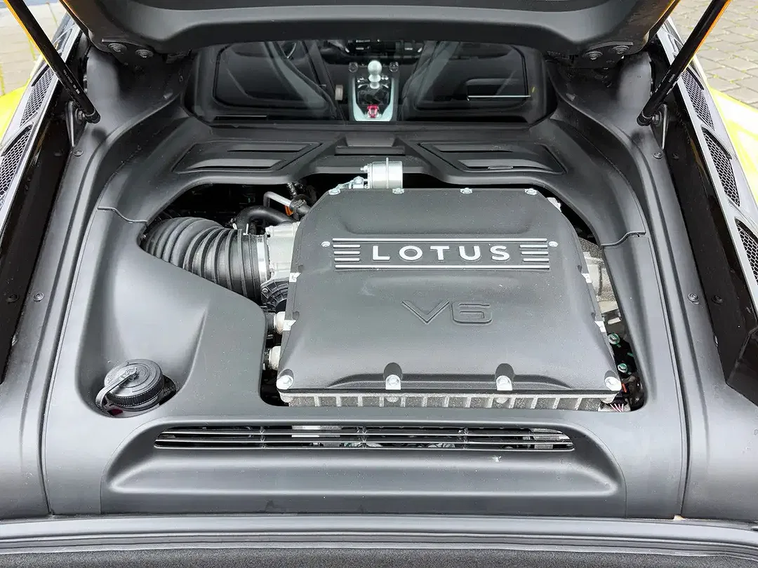 Lotus Emira - Thumbnail 10