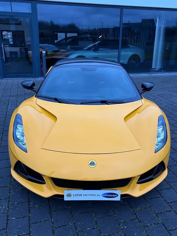 Lotus Emira - Thumbnail 2