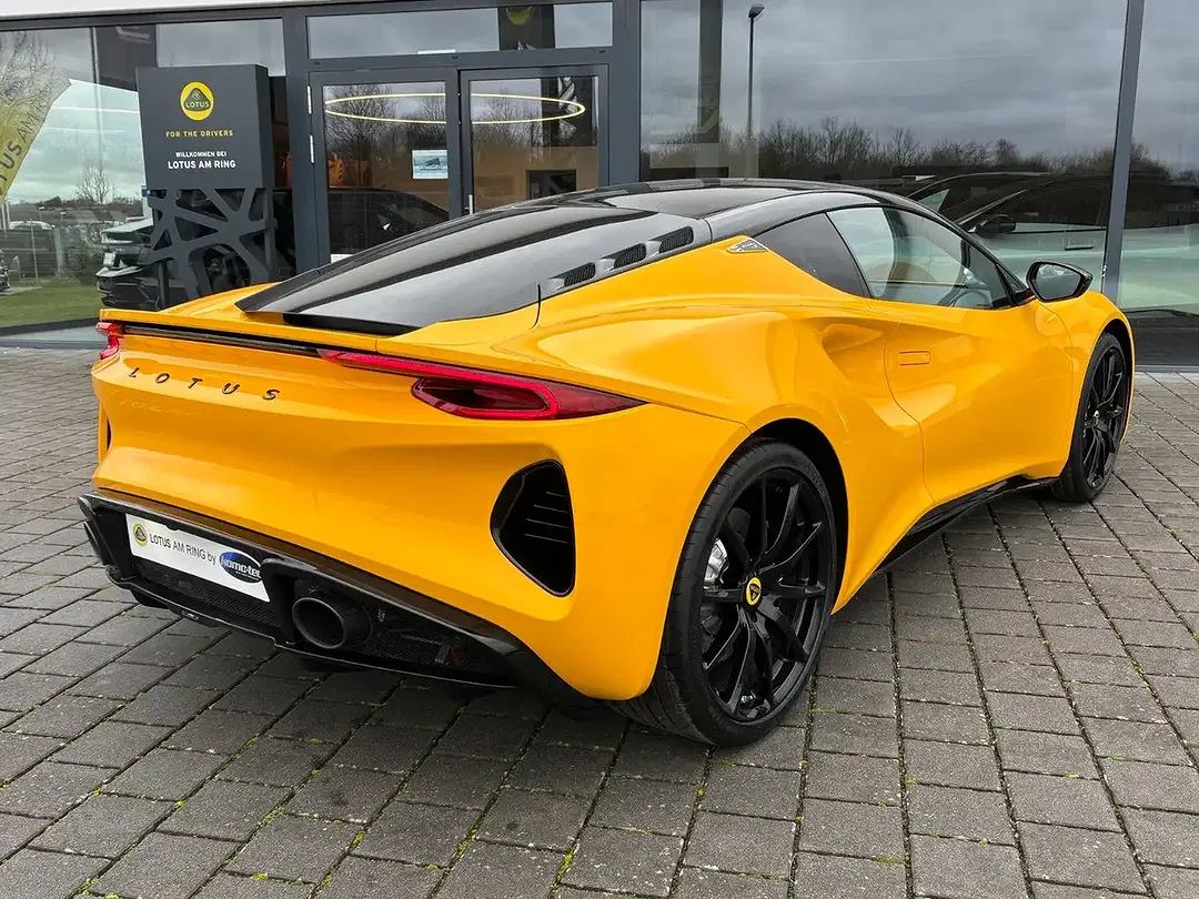 Lotus Emira - Thumbnail 4