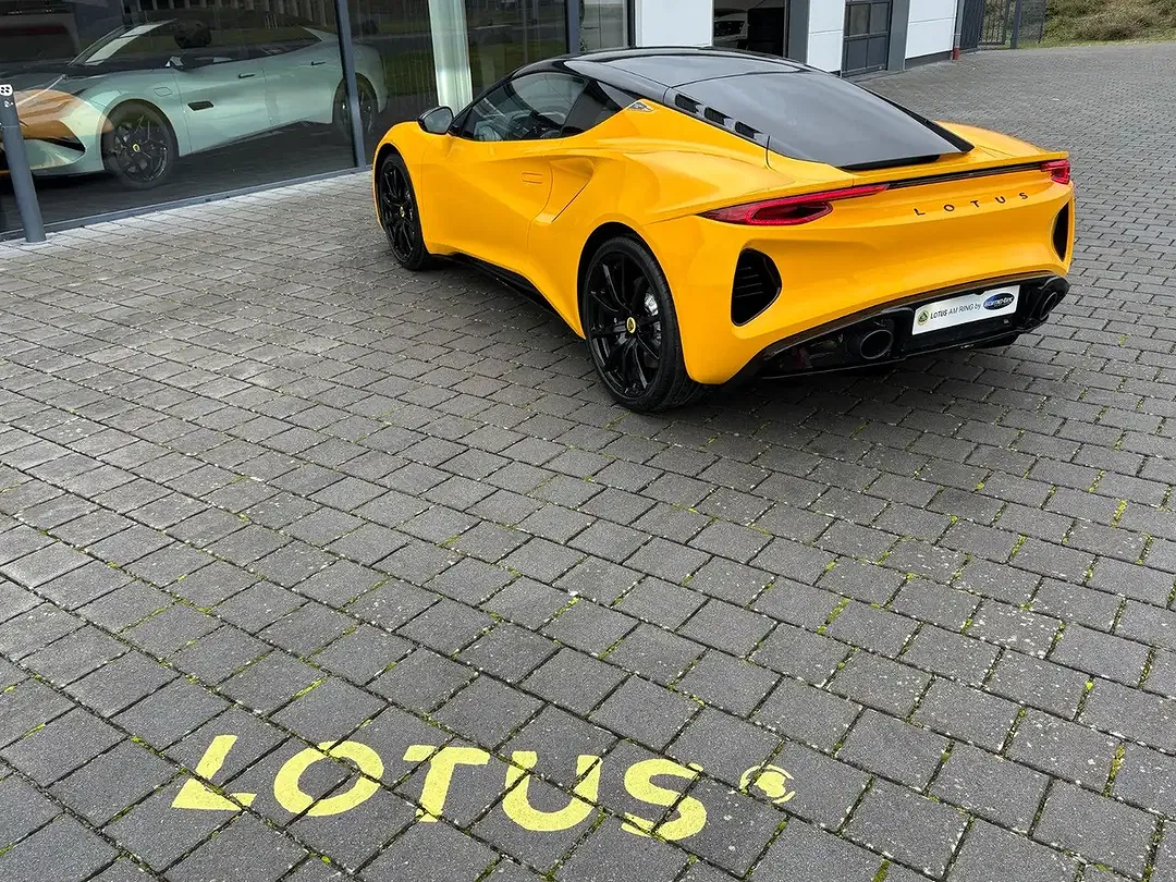 Lotus Emira - Thumbnail 6