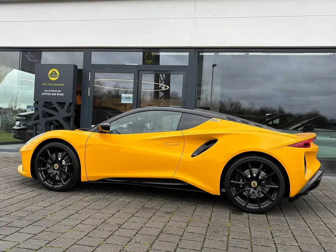 Lotus Emira - Thumbnail 7