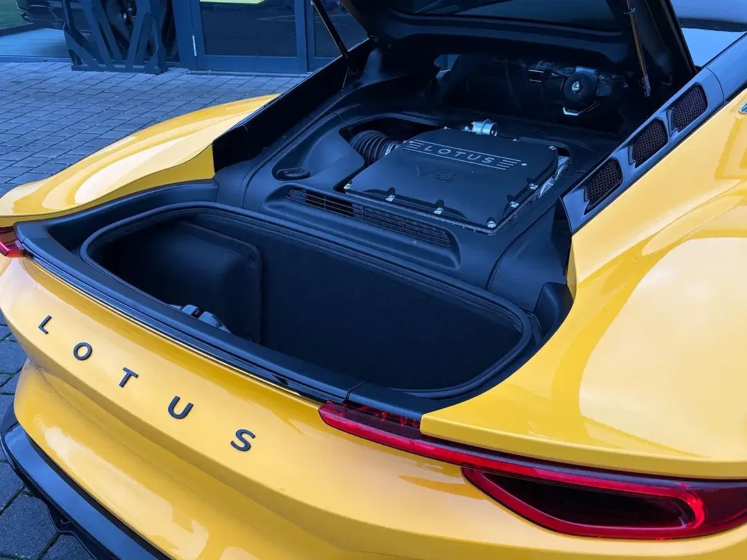 Lotus Emira - Thumbnail 8