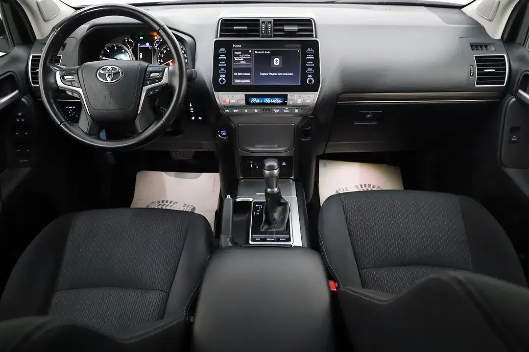 Toyota Land Cruiser - Thumbnail 3