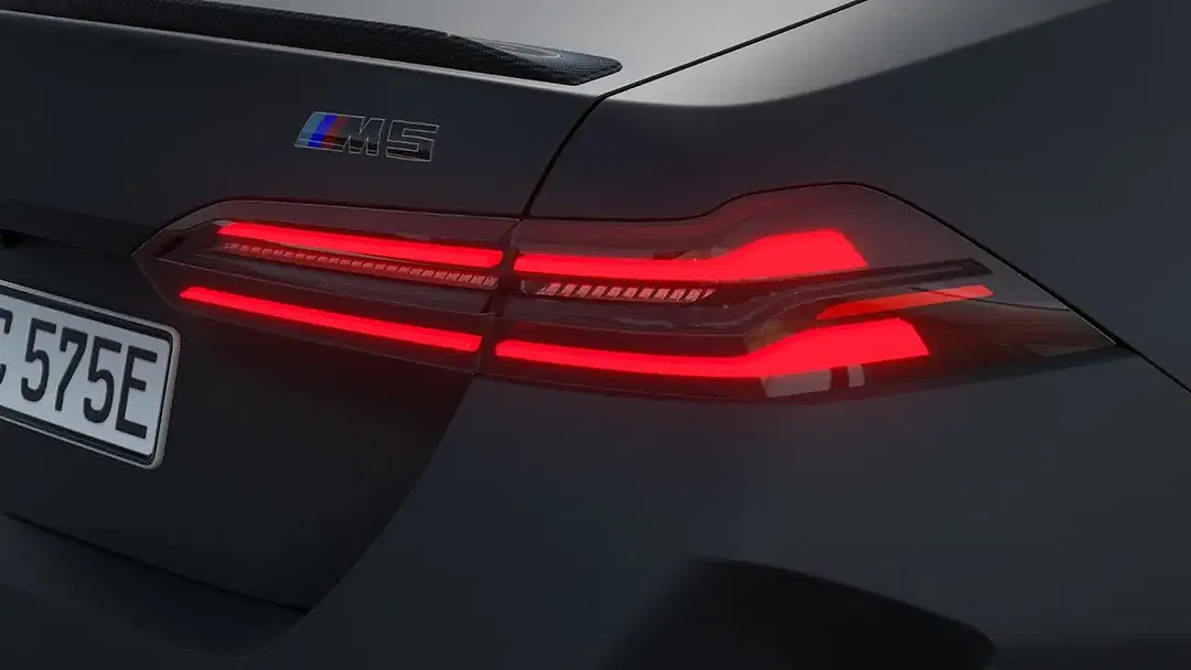 BMW M5 - Thumbnail 8