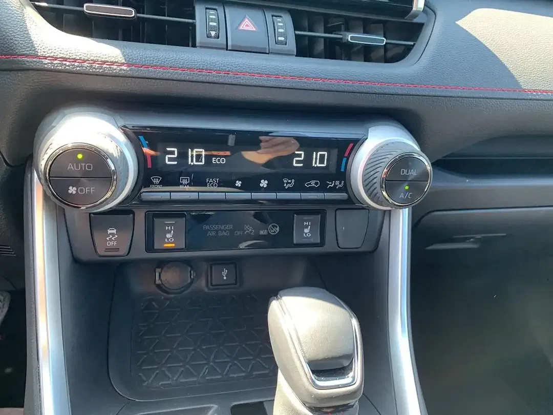 Toyota RAV 4 - Thumbnail 11