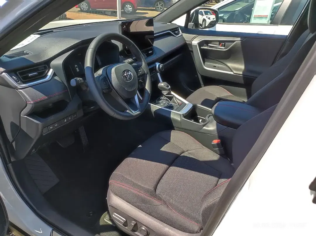 Toyota RAV 4 - Thumbnail 8