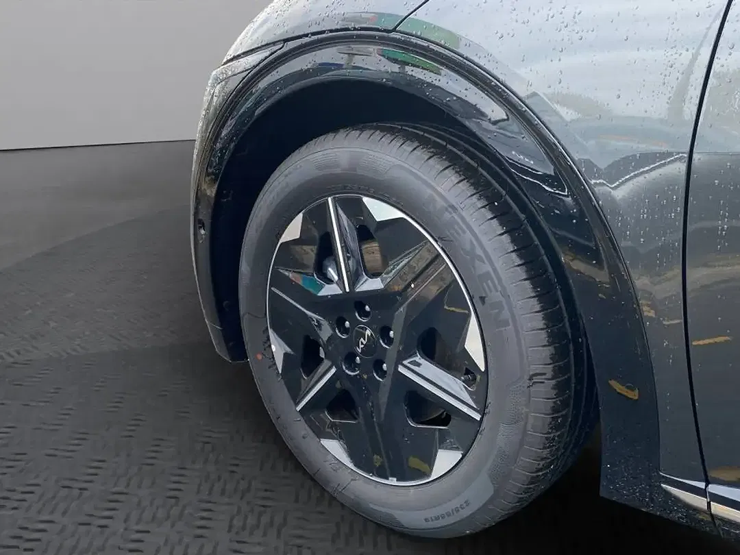 Kia EV6 - Thumbnail 11