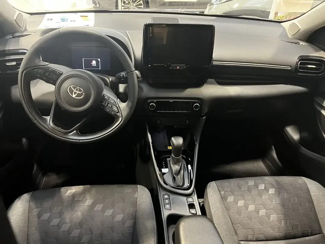 Toyota Yaris - Thumbnail 11