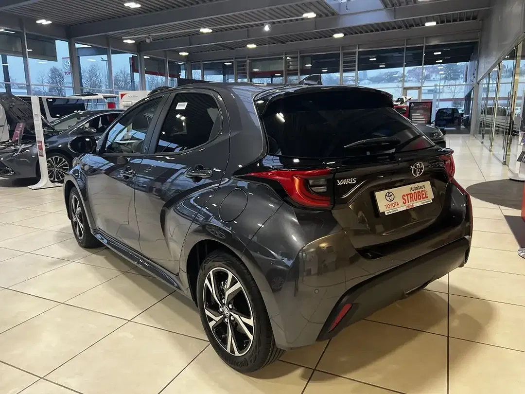 Toyota Yaris - Thumbnail 3
