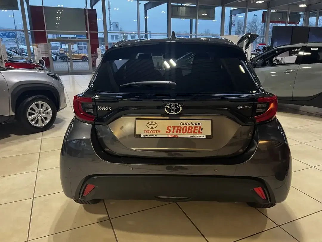 Toyota Yaris - Thumbnail 4