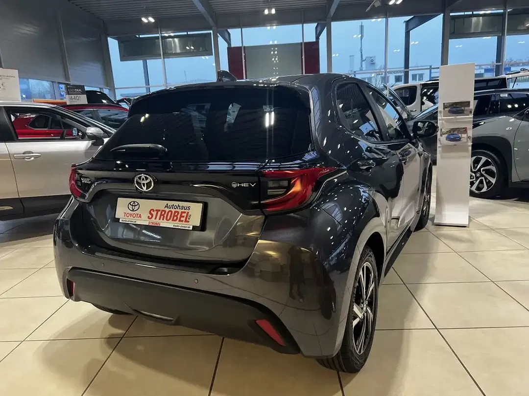 Toyota Yaris - Thumbnail 5