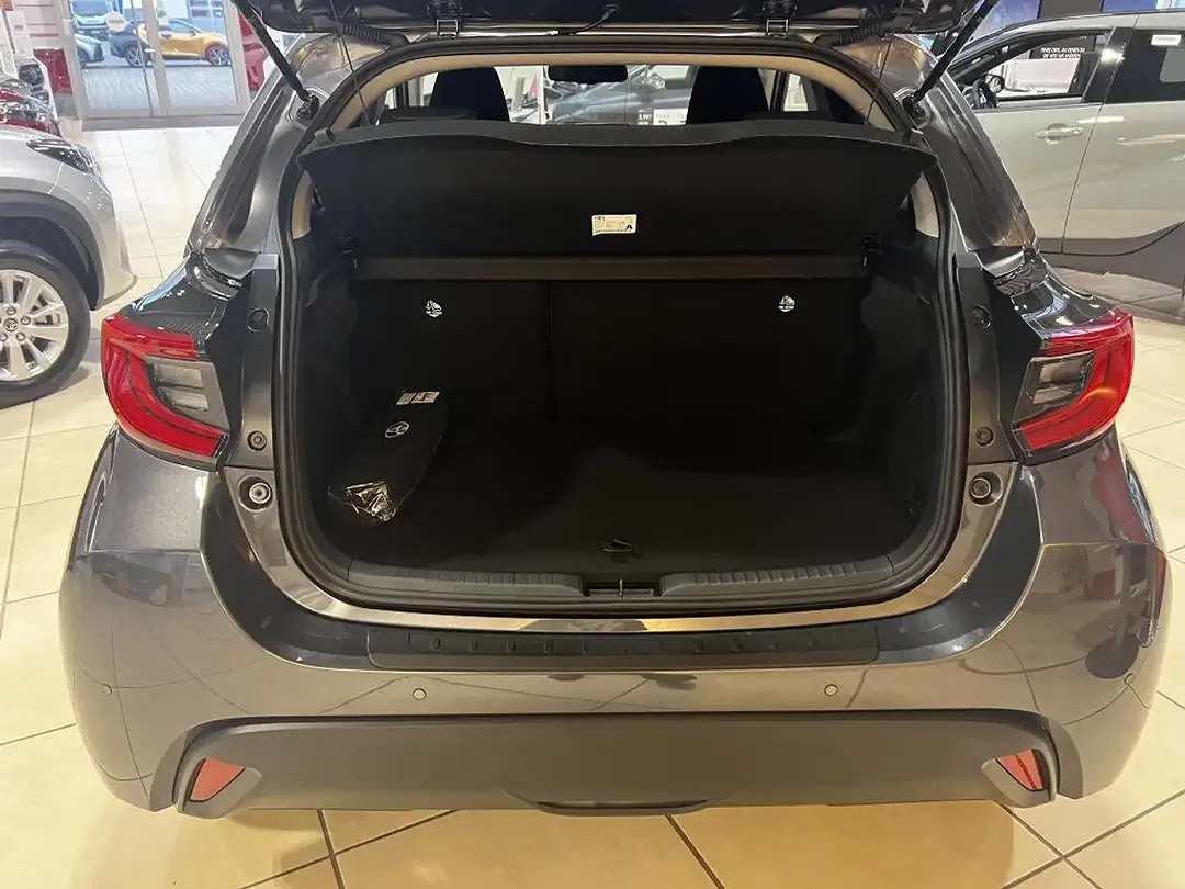 Toyota Yaris - Thumbnail 6