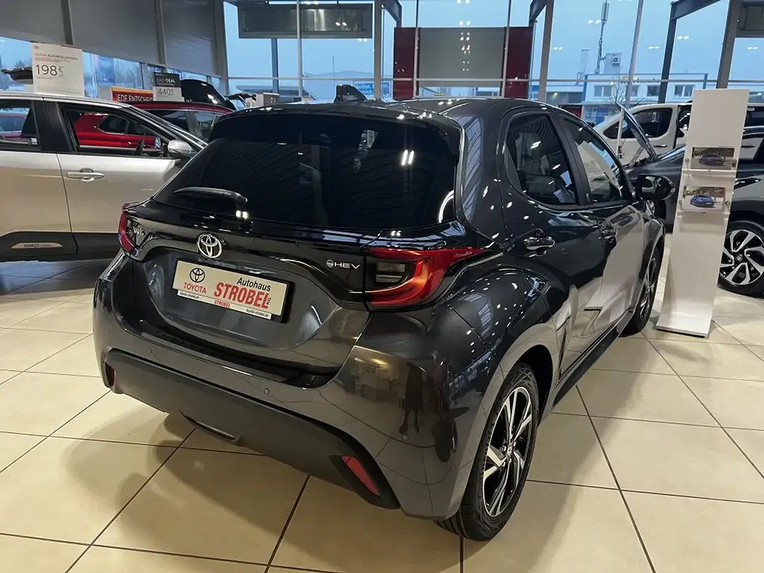 Toyota Yaris - Thumbnail 7