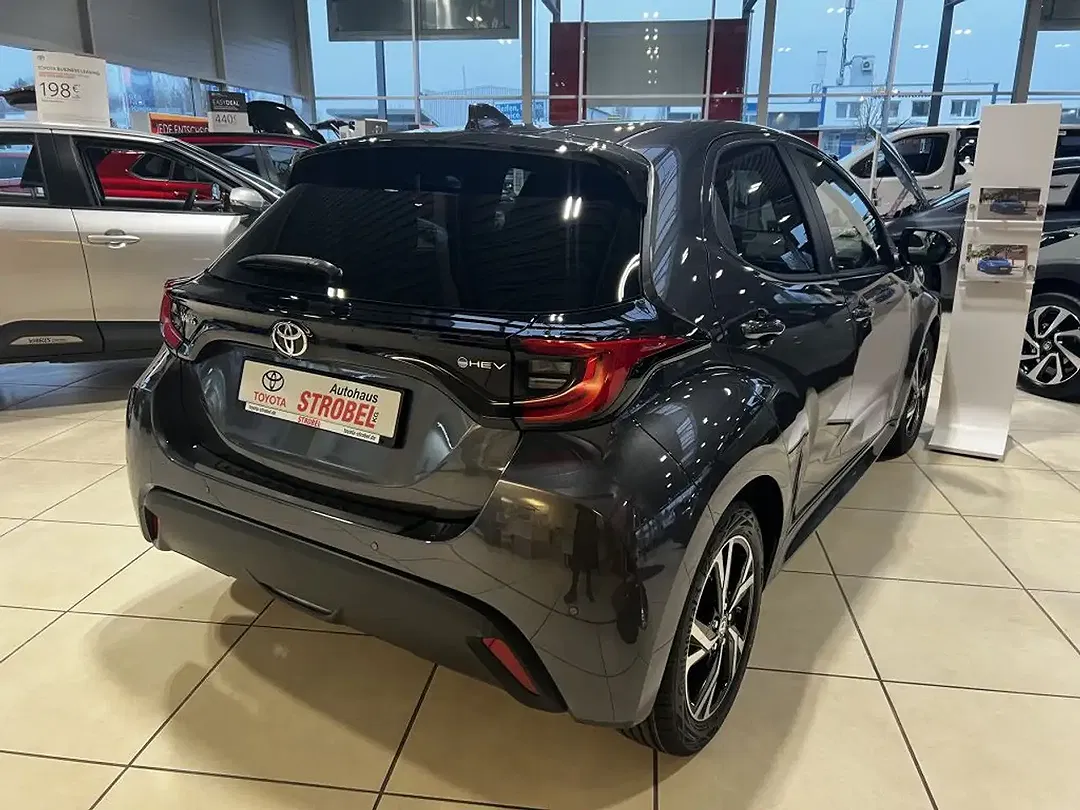 Toyota Yaris - Thumbnail 8