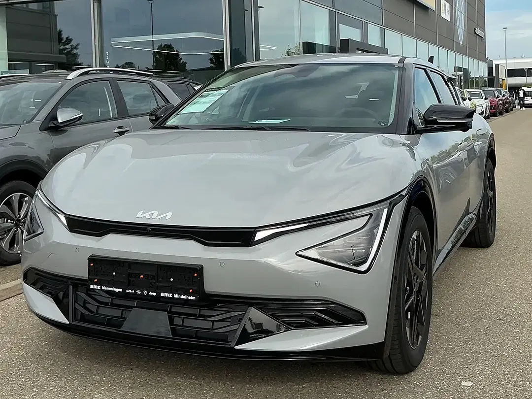 Kia EV6 - Thumbnail 2