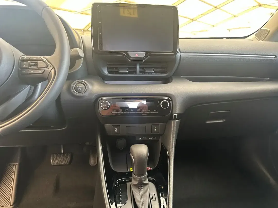 Toyota Yaris - Thumbnail 12