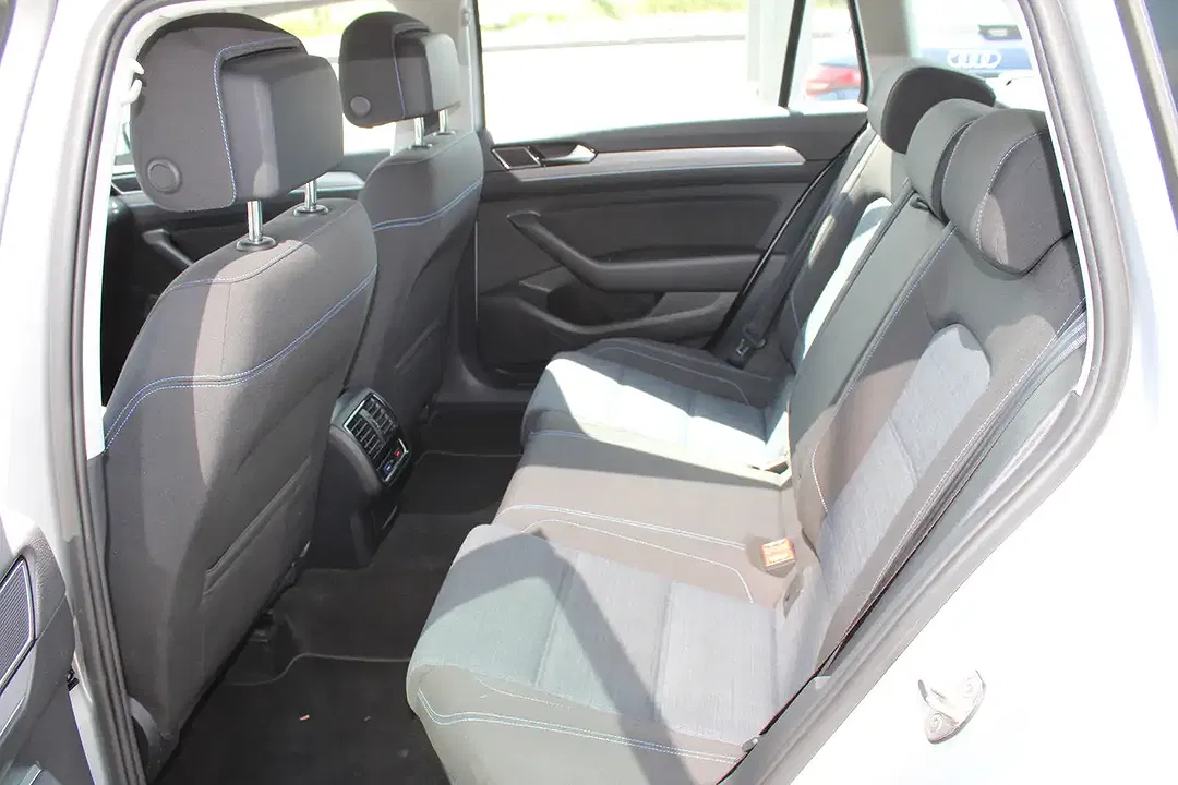 Volkswagen Passat Variant - Thumbnail 8