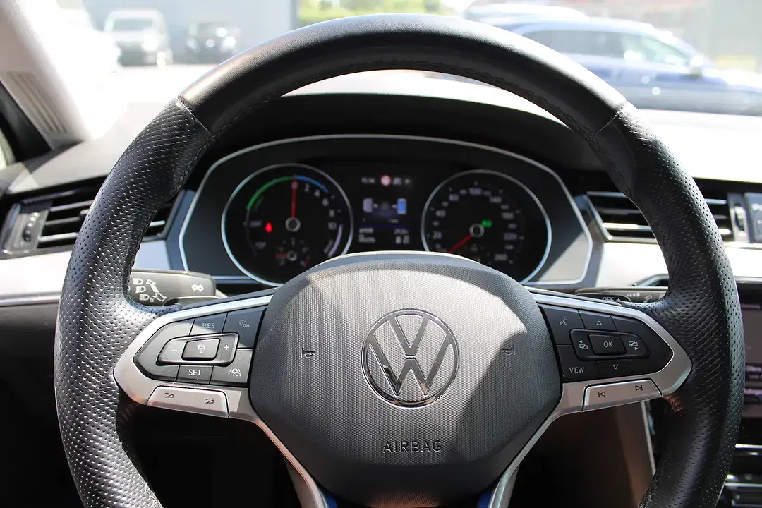 Volkswagen Passat Variant - Thumbnail 9