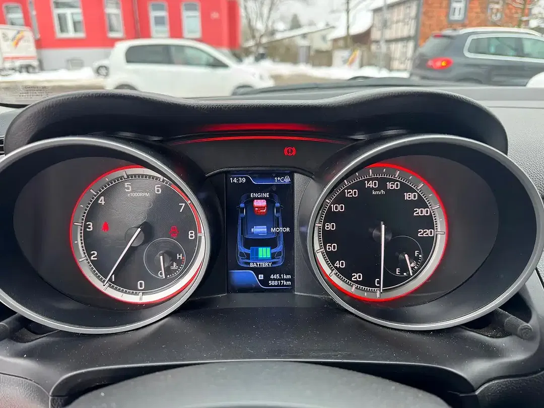Suzuki Swift - Thumbnail 12