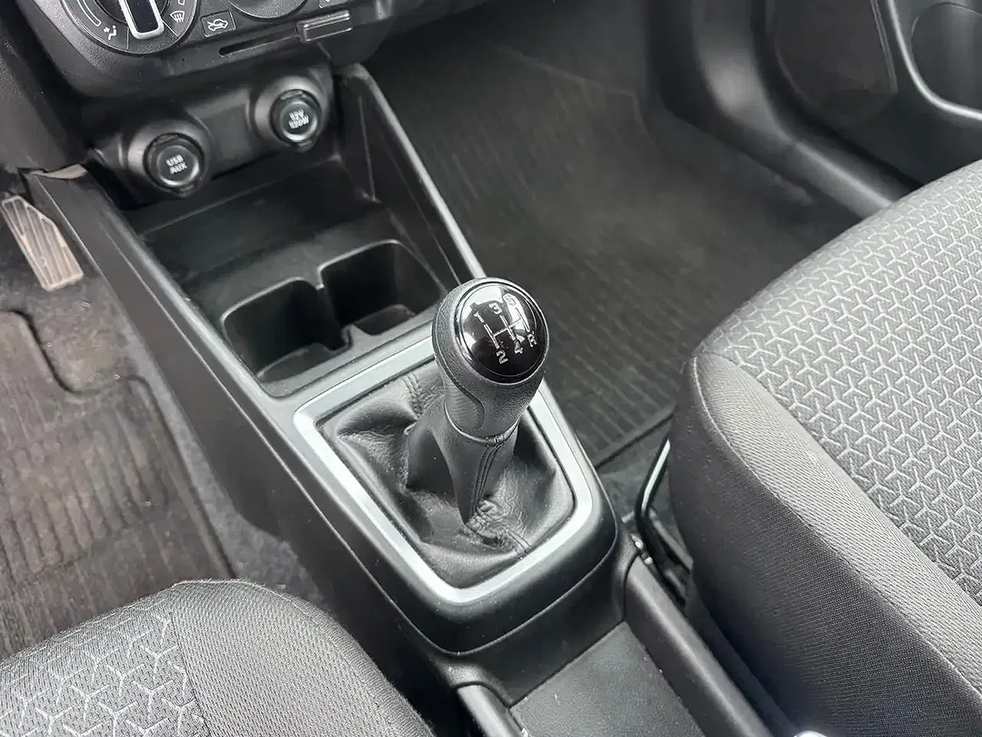 Suzuki Swift - Thumbnail 9