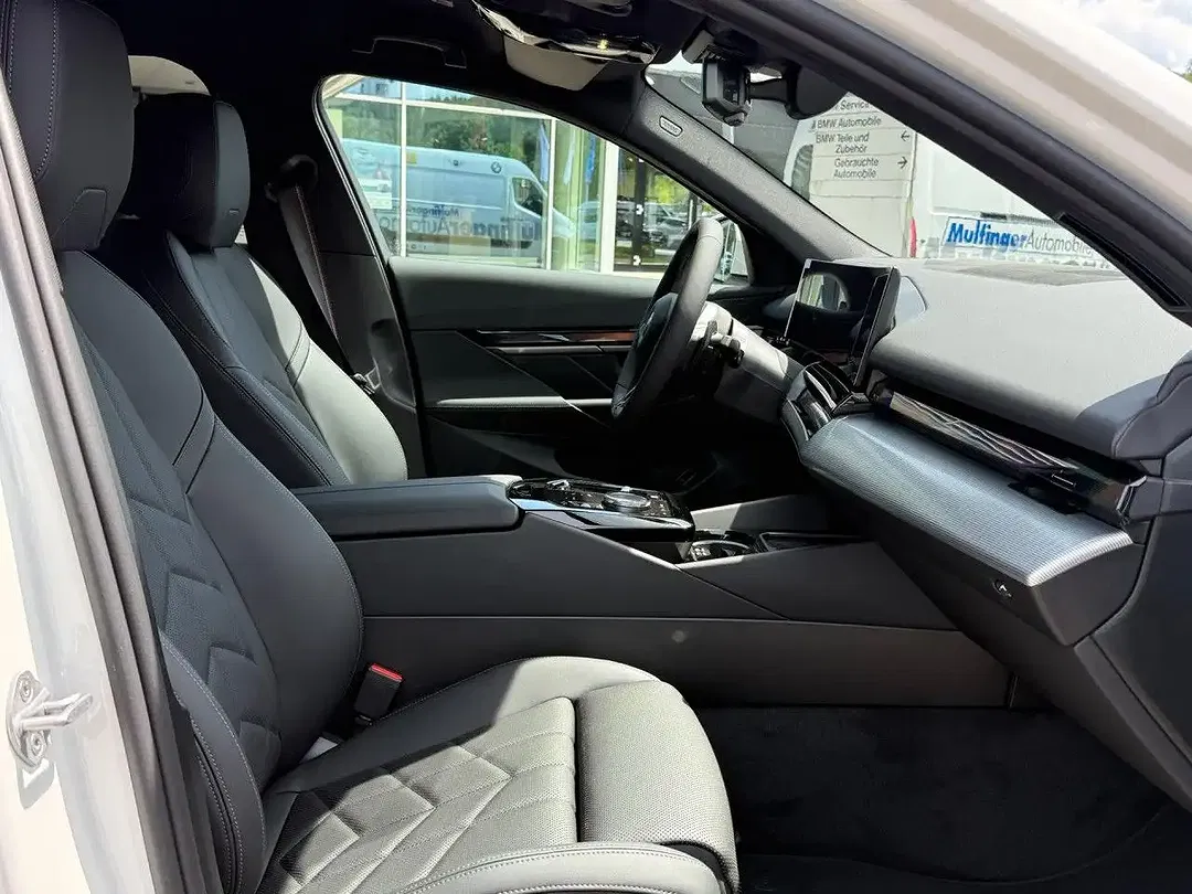 BMW 520 - Thumbnail 12