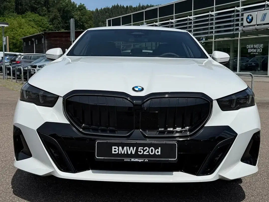 BMW 520 - Thumbnail 2
