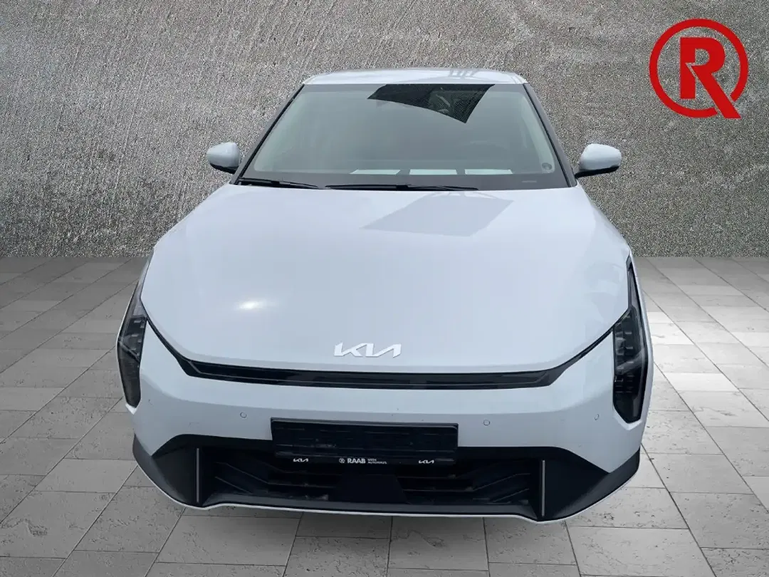 Kia EV4 - Thumbnail 2