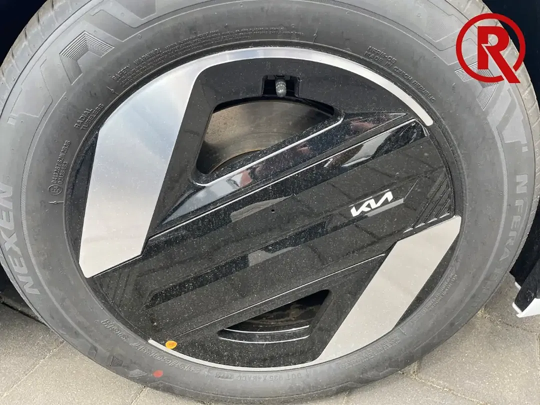Kia EV4 - Thumbnail 7