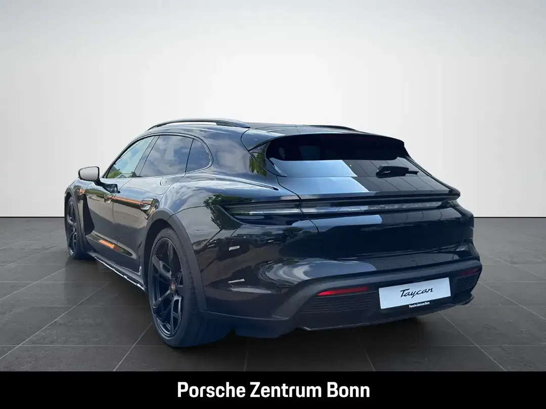 Porsche Taycan - Thumbnail 7