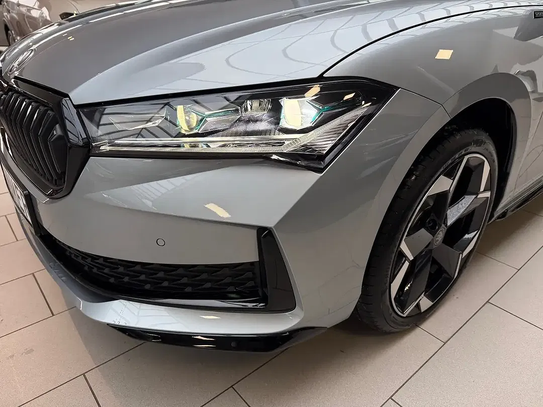 Skoda Superb - Thumbnail 4
